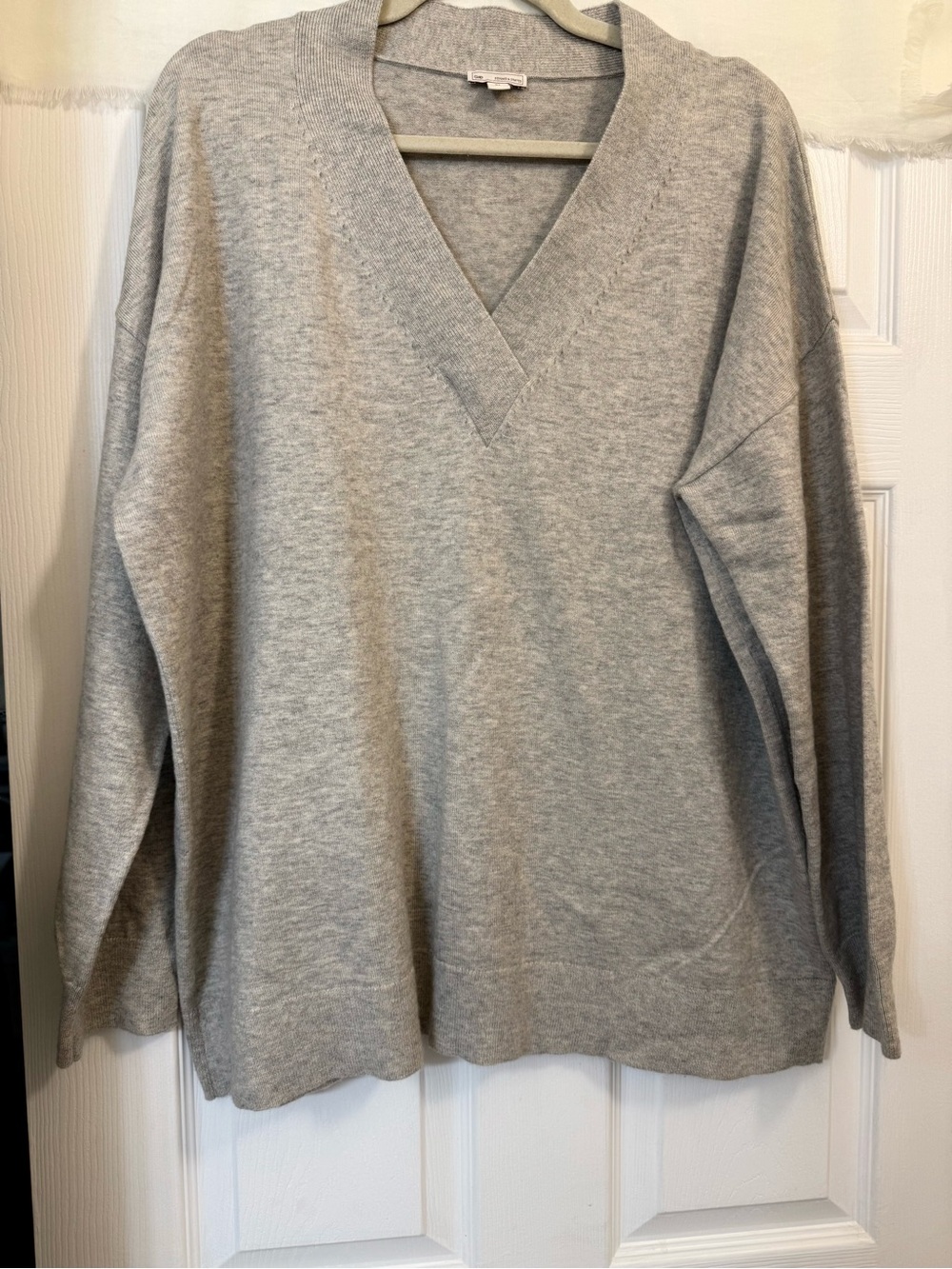 GAP Light Gray V-Neck Pullover Sweater-Women’s Sz XL